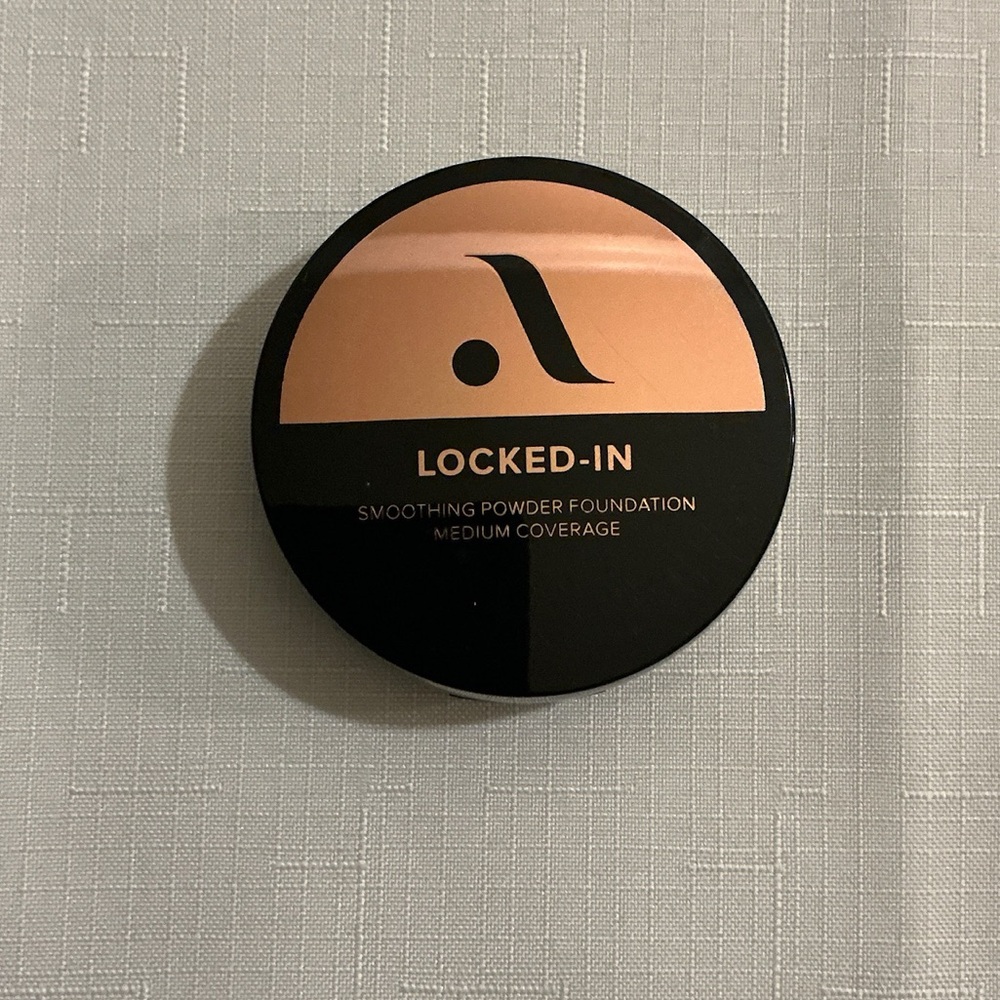 Absolute New York LOCKED-IN Smoothing Powder Foundation COOL BEIGE